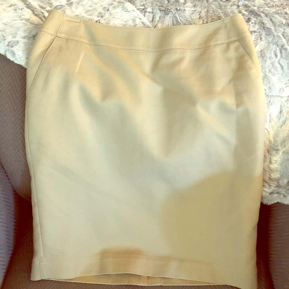 Merona tan stretch skirt